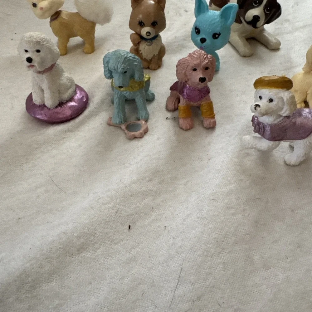 Mixed Lot of 10 Mini Barbie, Puppy In My Pocket Dogs & Cats PVC Plastic Toys